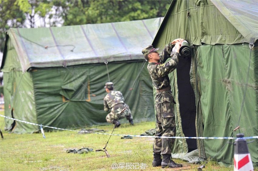 巴中充气迷彩帐篷